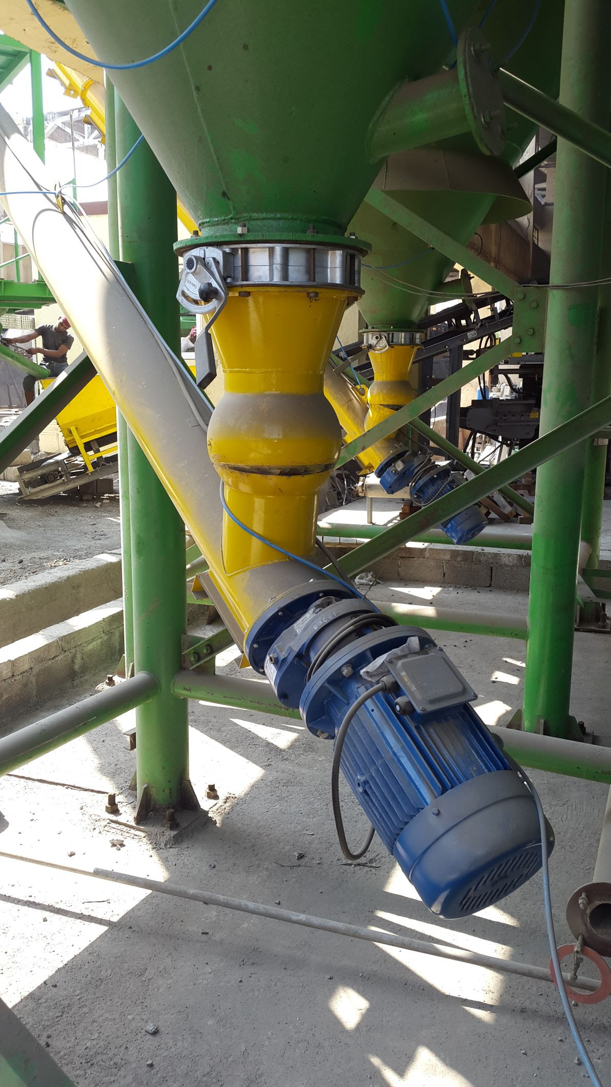Cement Screw Feeder Installation 1